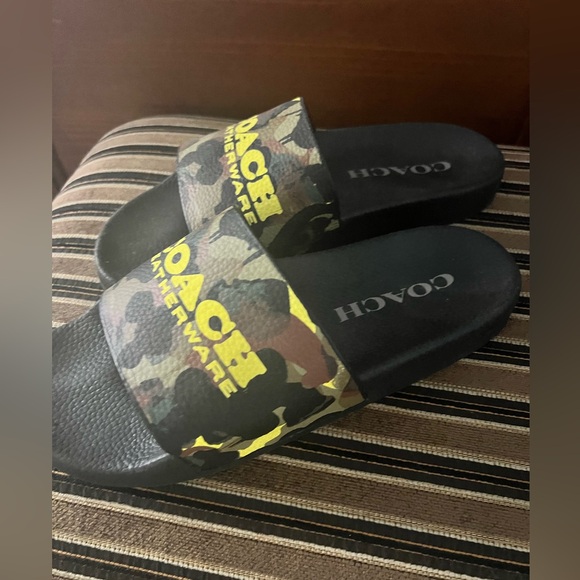 COACH Men Size 10 Camo Slides - Picture 2 of 6